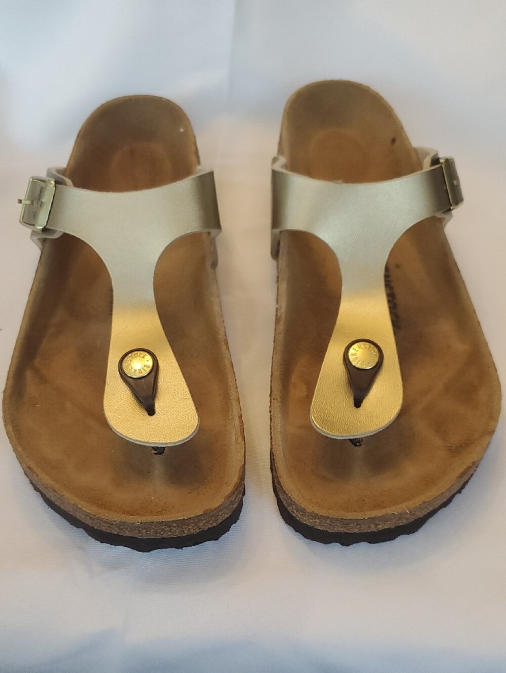 Birkenstock Women’s Gizeh Sandals in Light Tan with Gold Buckle Size 38 - Picture 5 of 7